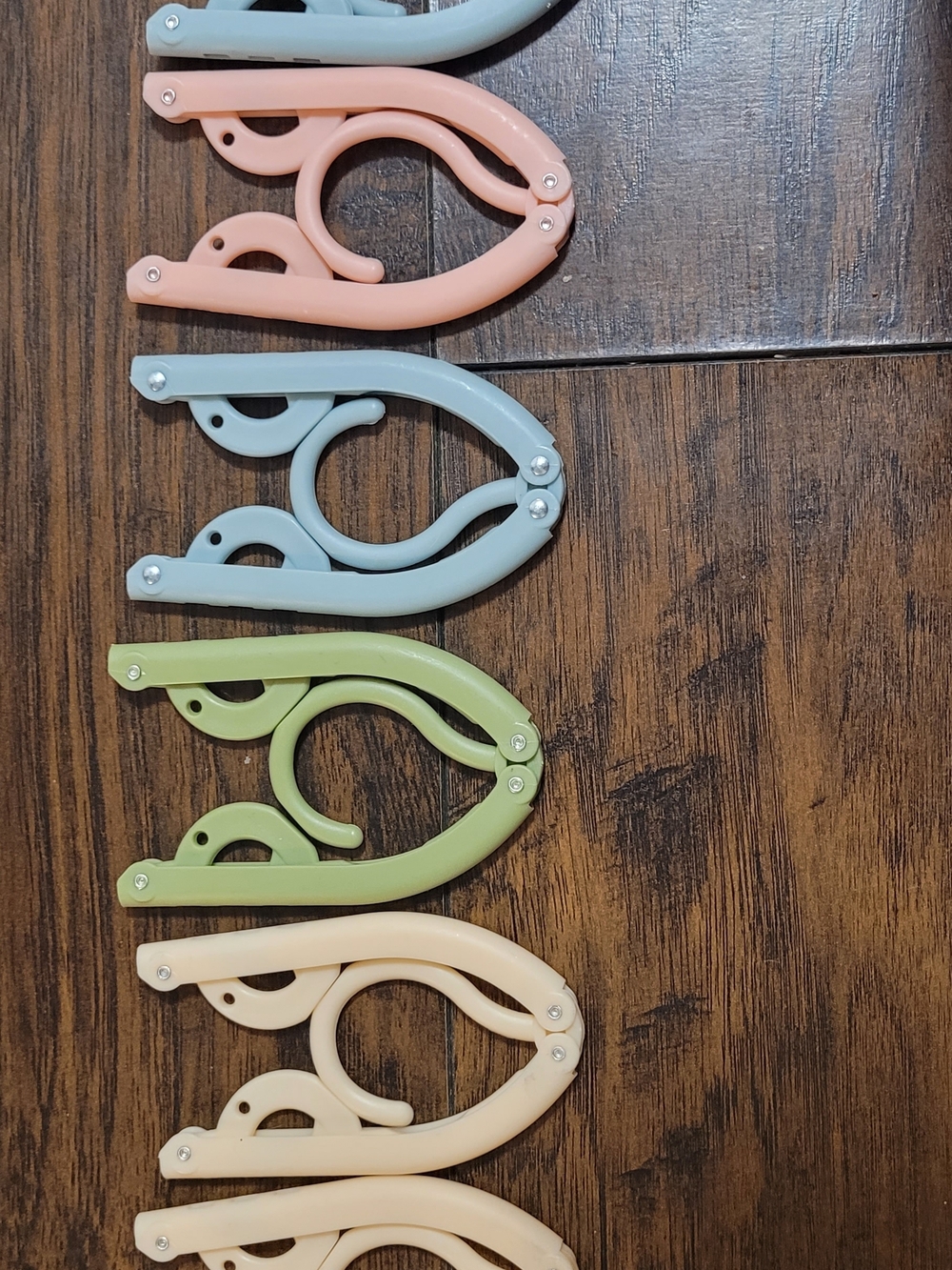Set of Foldable Plastic Bag/Hook Clips in Pastel Colors